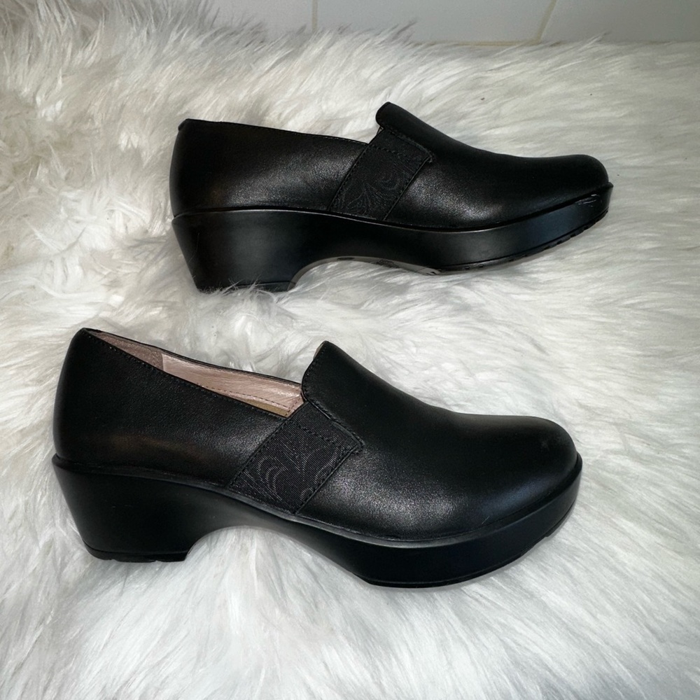 Women’s Dansko slip ons